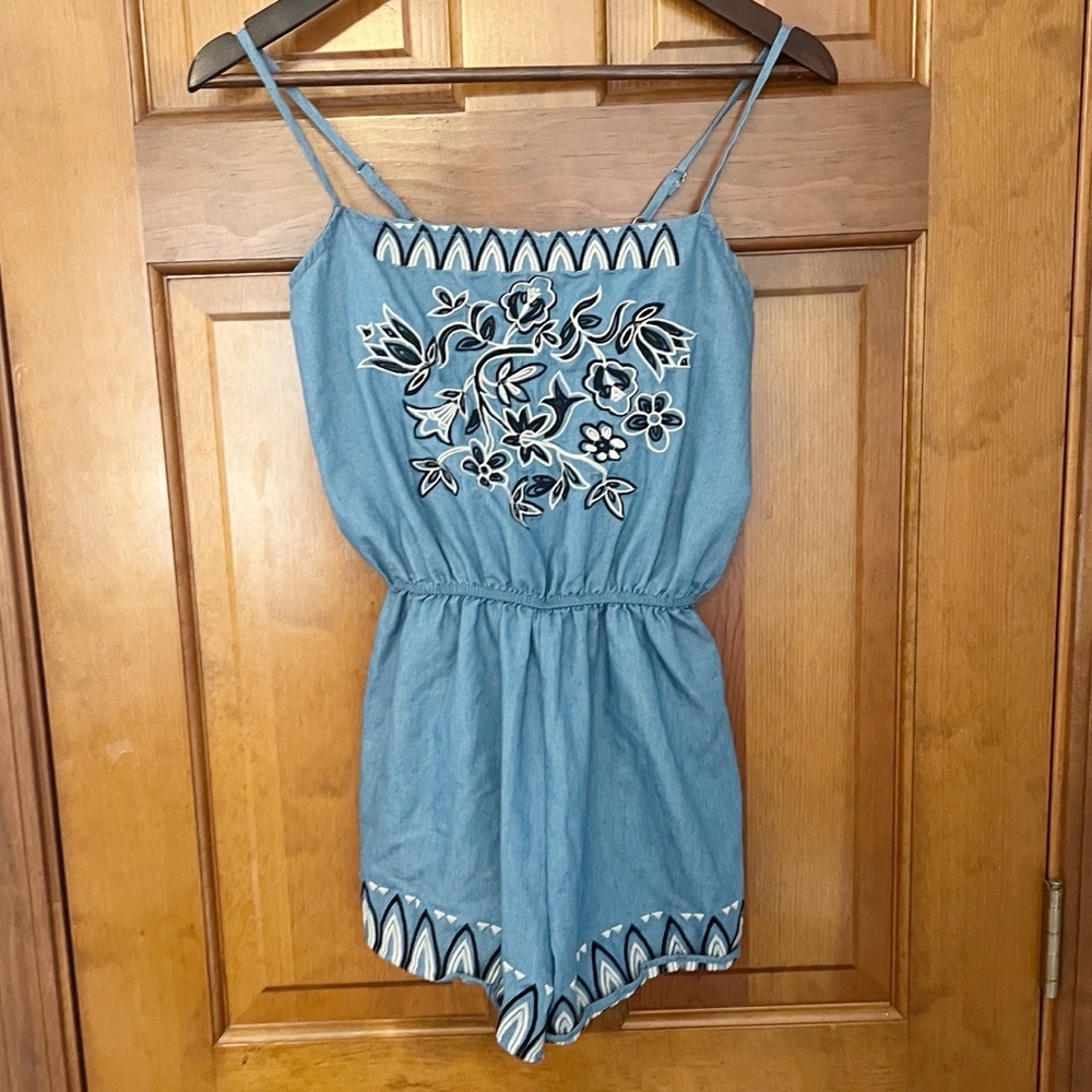 DAVI & DANI Boho Embroidered Romper Womens Size Small Blue‎ Spaghetti Strap